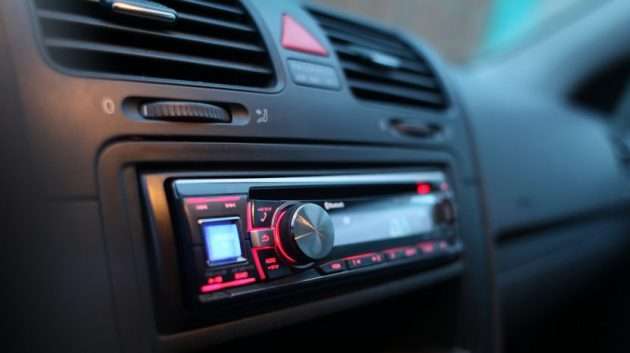 Na co zwrócić uwagę podczas kupowania radia samochodowego